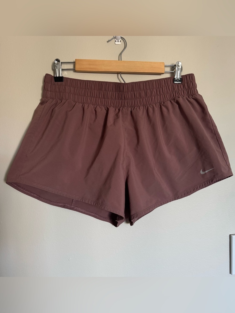 Nike Dri-FIT One Womens Shorts Mauve Pink Purple Mid Rise Brief Lined Sz Large